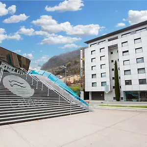 4* Hotel Yomo Mola Park